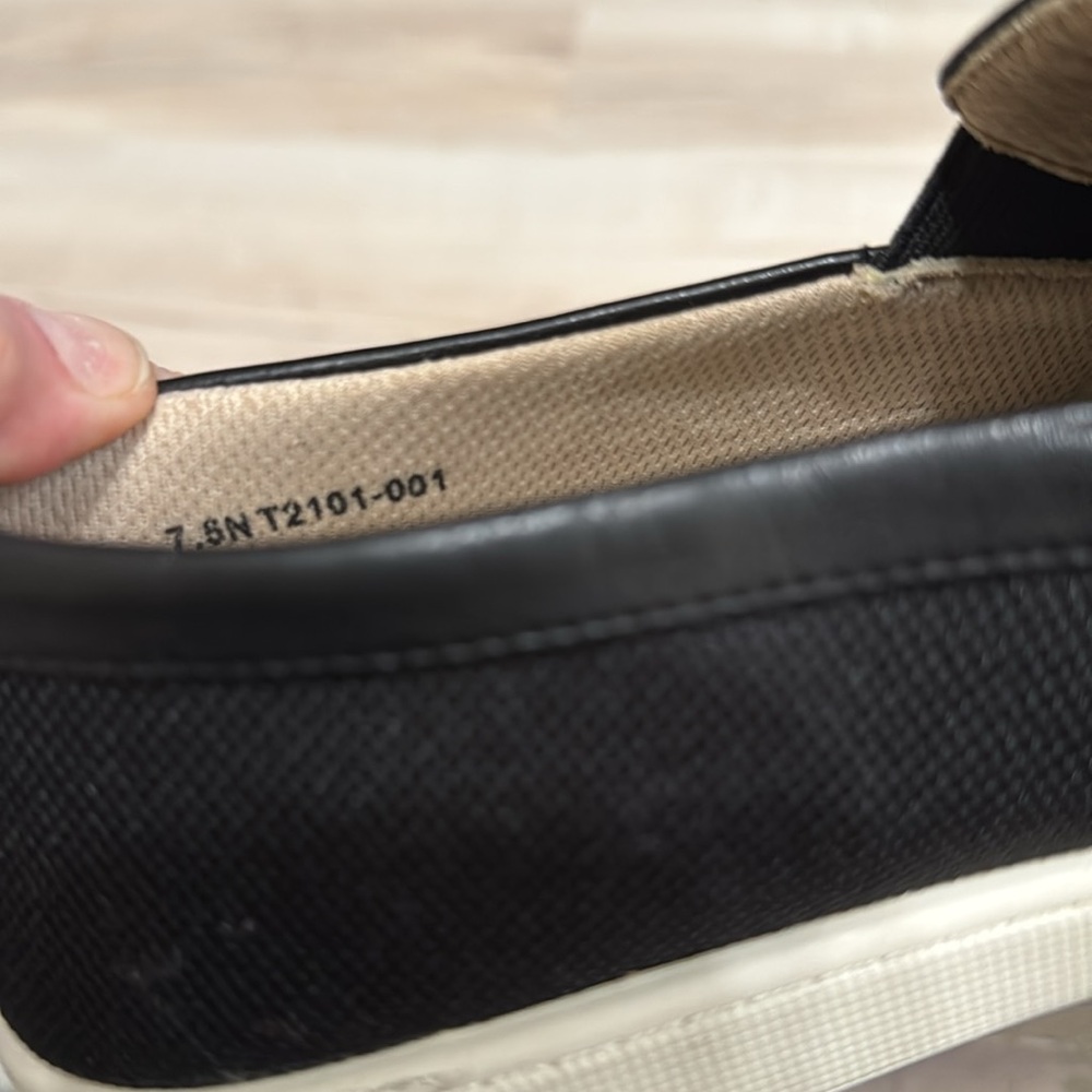 Trotters Alright Slip On Sneakers Black Narrow Comfort Walking Shoes 7.5 - Picture 9 of 9